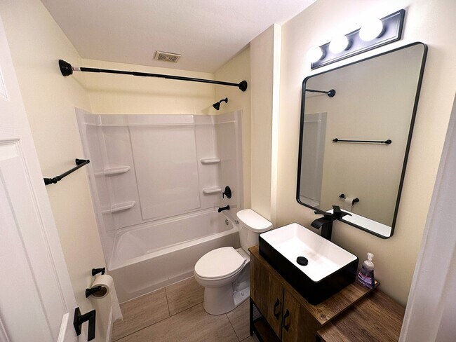 Foto del edificio - 8414 Rosalind Ct