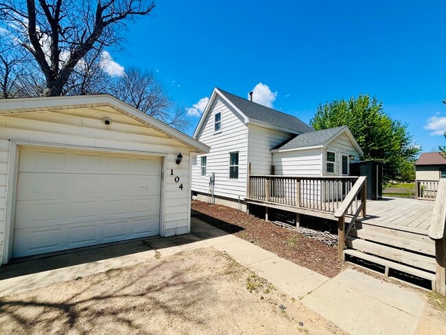 Building Photo - 104 Cedar Ct