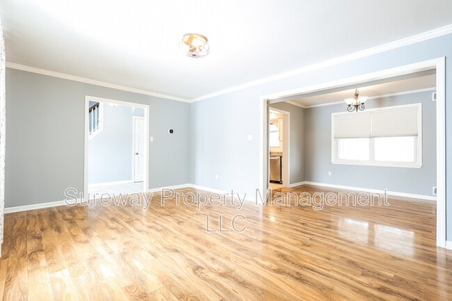 Building Photo - 32 Oakwood Pl