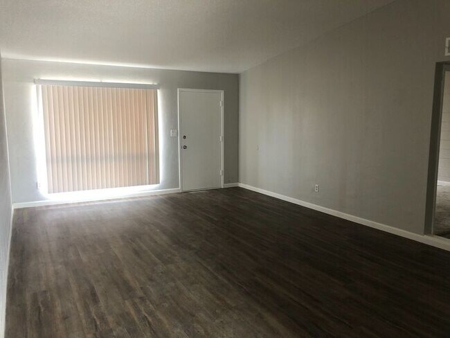 Foto del edificio - 7015 E Wilshire Dr