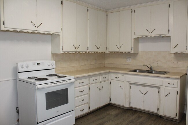 Foto del edificio - 3800 Woodside Dr