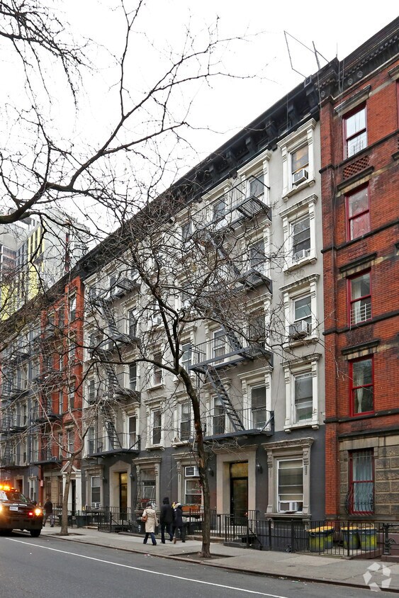 Foto del edificio - 332-334 W 47th St