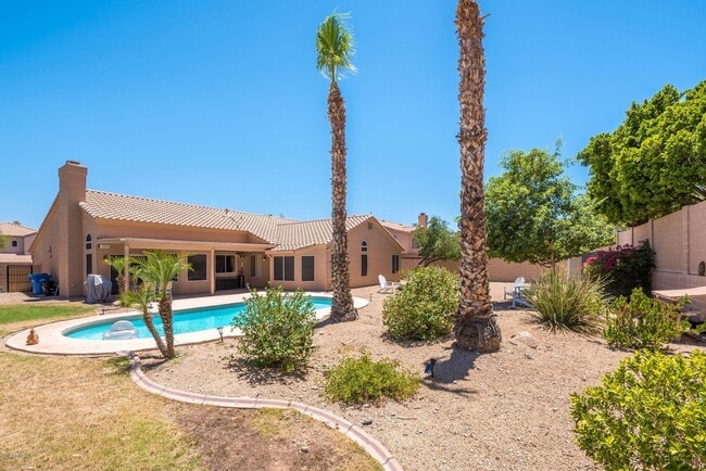 Building Photo - 626 W Mountain Vista Dr