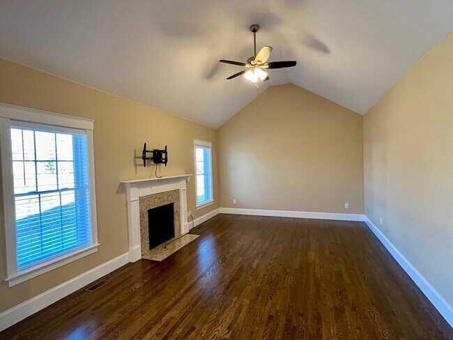 Building Photo - 14 Hialeah Ln