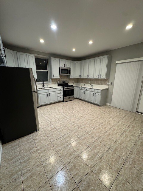 Building Photo - 6412 S Greenwood Ave