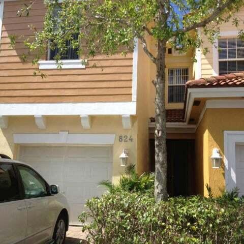 Building Photo - 824 Pipers Cay Dr