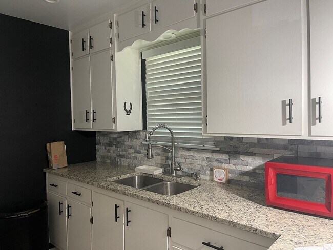 Foto del edificio - 1529 E 52nd St