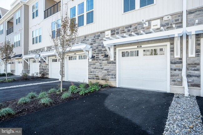 Foto del edificio - 8104 Donatello Dr