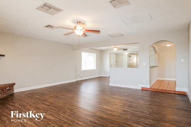 Foto del edificio - 4643 W Mountain View Rd