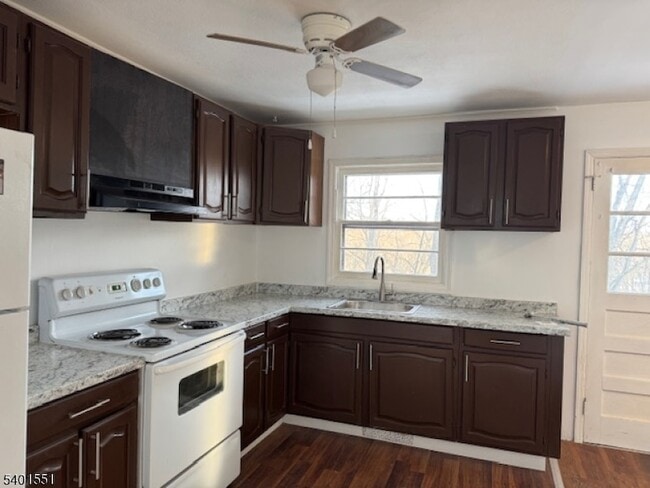 Building Photo - 59 Lakeview Dr