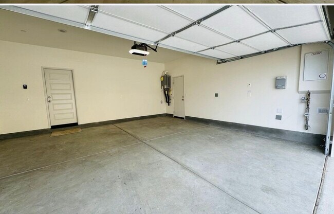 Building Photo - 40310 Melrose Dr