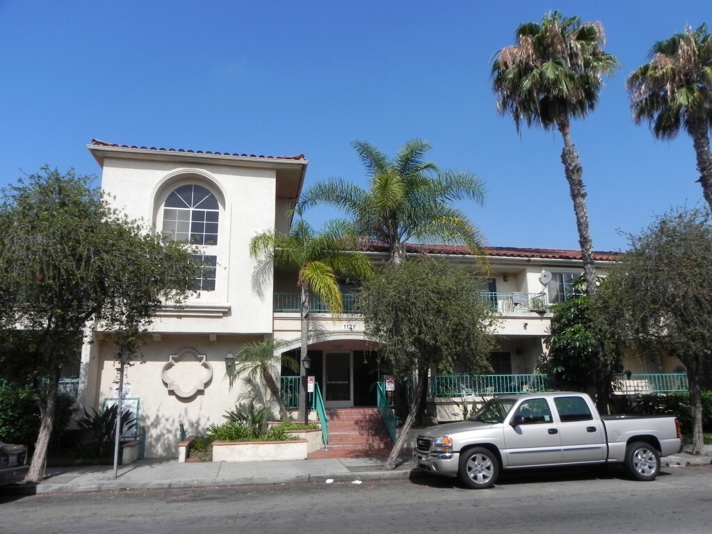 Foto principal - LONG BEACH 2BR/2BA CONDO NEAR REDONDO & AN...