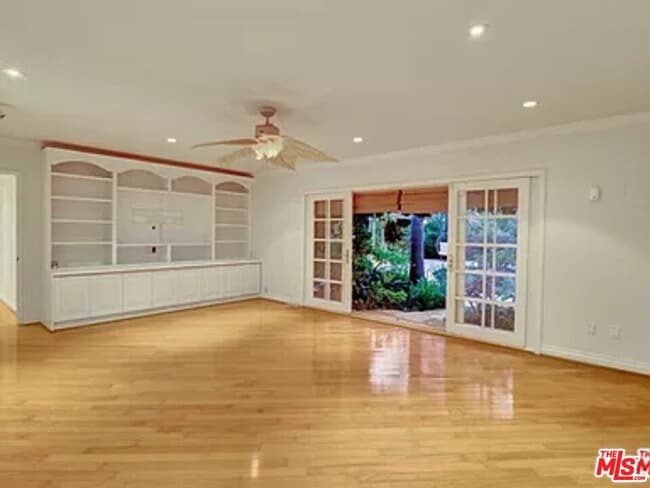 Foto del edificio - 1681 Stone Canyon Rd