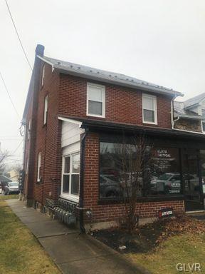 Building Photo - 766 Main St