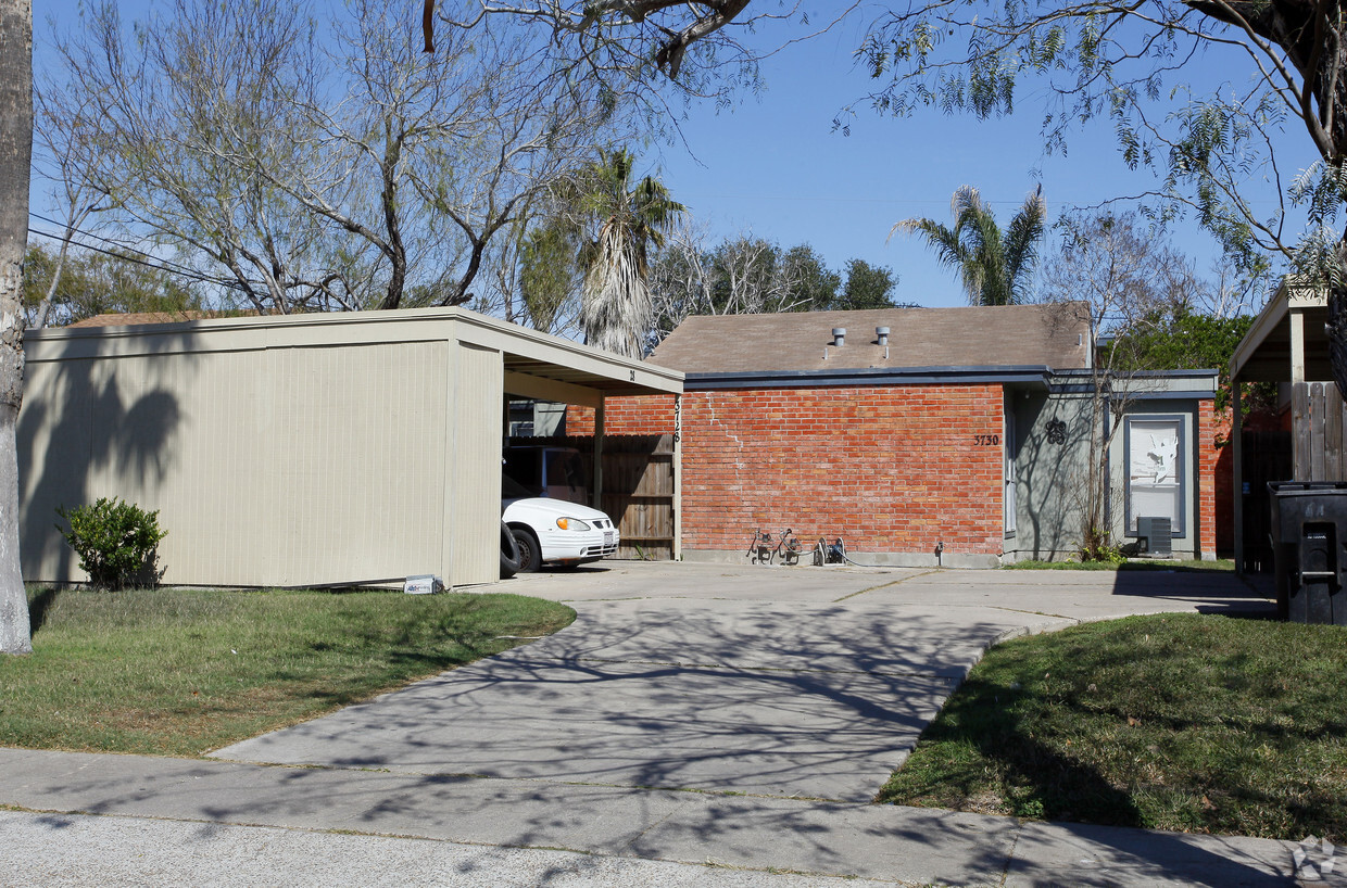 Building Photo - Thornberry Townhomes