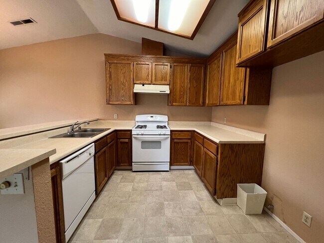 Building Photo - 928