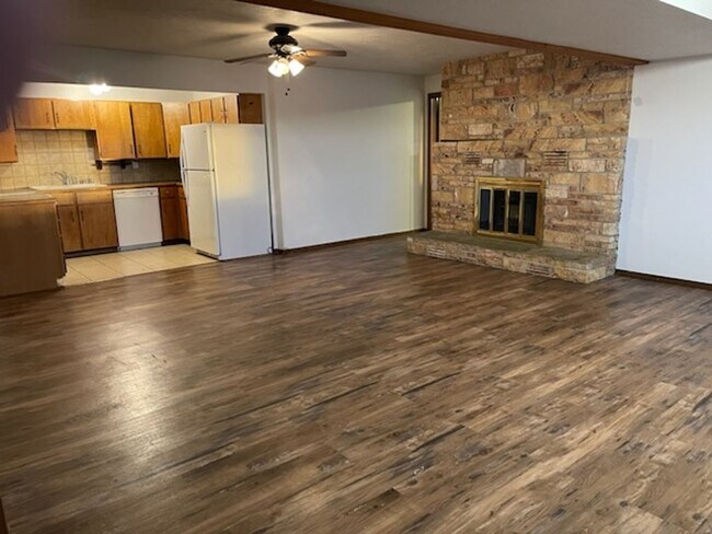 Foto del edificio - Waterfront! Sunset views! 3 bdrms! Attached garage! Private driveway!