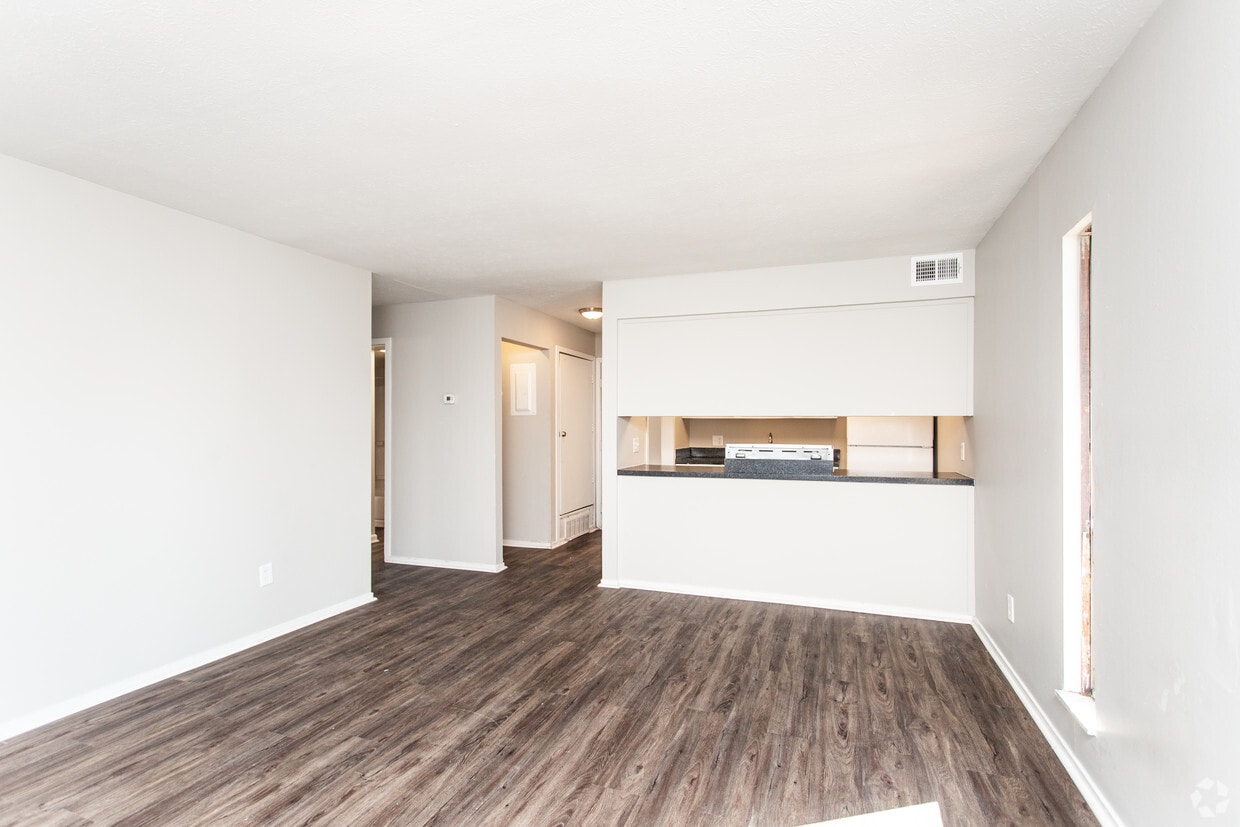 Lakeshore Cove - 2400 W Shore Blvd Columbus, OH 43232 | Apartments.com