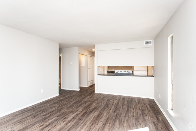 1BR, 1BA - 595 SF - Lakeshore Cove