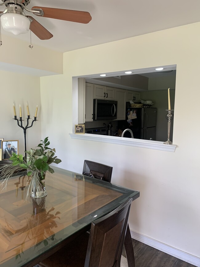 Building Photo - 375 Woodlake Dr