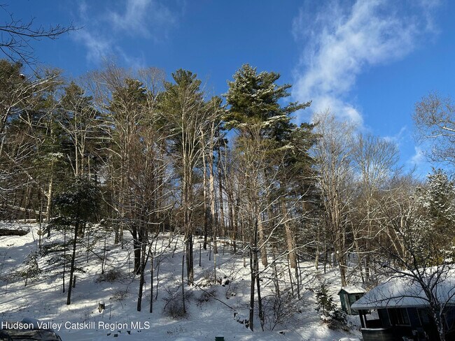 Foto del edificio - 180 Yerry Hill Rd