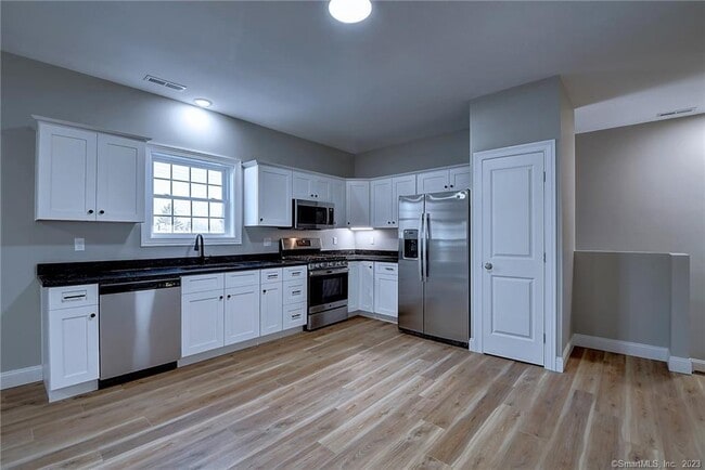 Building Photo - 642 Stafford Ave