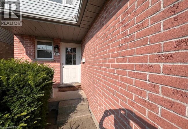 Building Photo - 831 Deveron Crescent