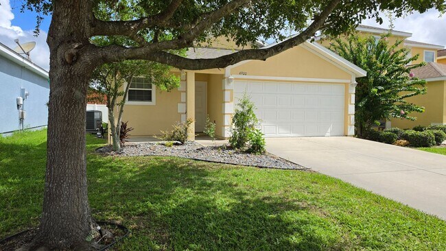 Foto del edificio - Charming 3-Bed, 2-Bath Home Near The Villages | Gated Community Living