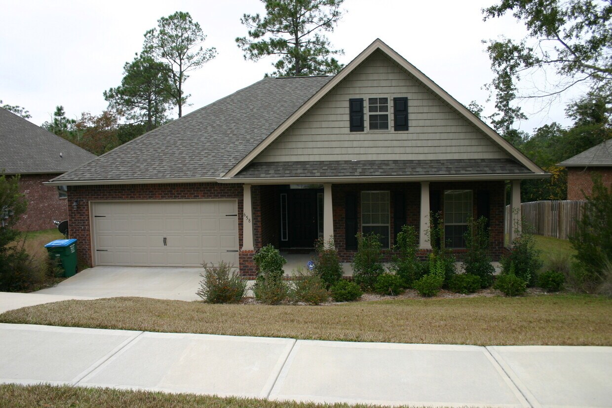 Primary Photo - Great South Crestview Location!