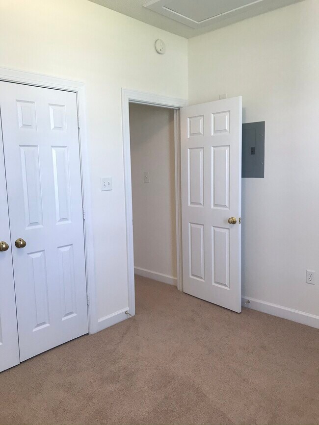 Building Photo - 3308 Whitlock Dr N