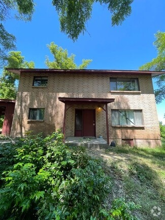 Building Photo - 611 Addison St