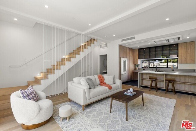 Foto del edificio - 1413 S Doheny Dr