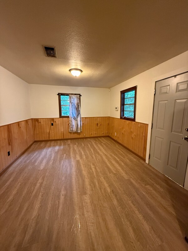 Building Photo - 914 Leblanc St