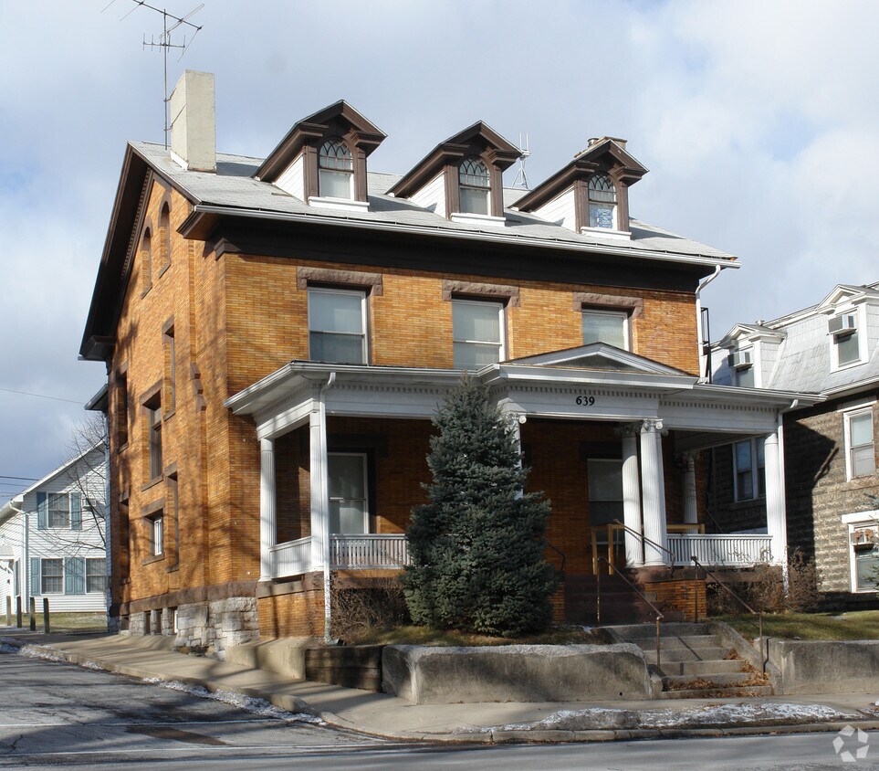 Primary Photo - 639 W College Ave