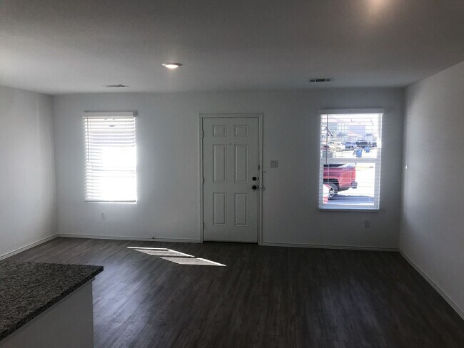 Foto del edificio - Beautiful home with great amenities!