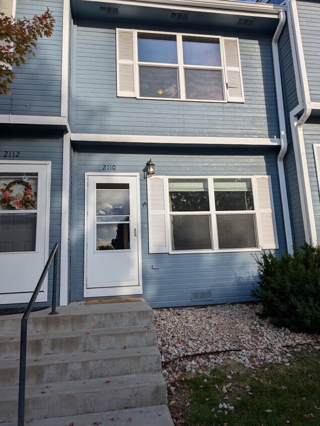 Primary Photo - 2110 Oakcrest Cir