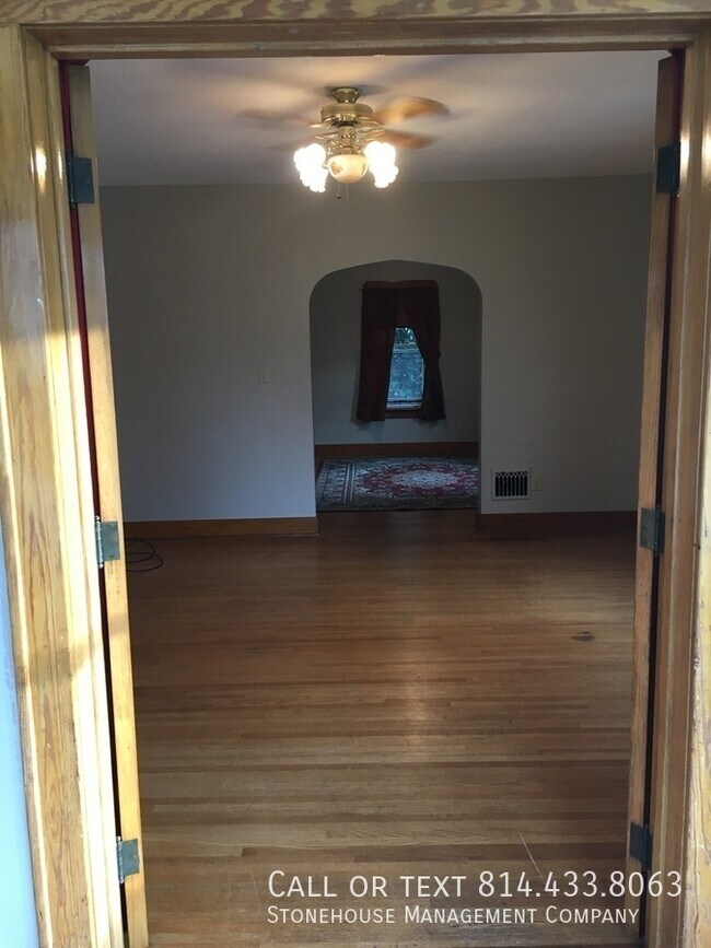 Foto del edificio - 1302 W 25th St