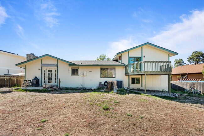 Foto del edificio - 5916 Wolf Creek Pl