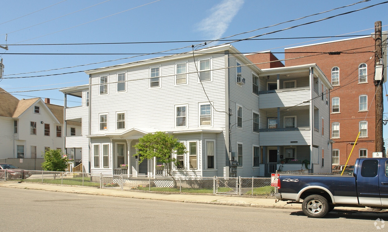 Building Photo - 57 Walnut St
