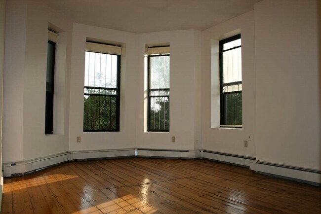 Building Photo - 31 Fort Ave
