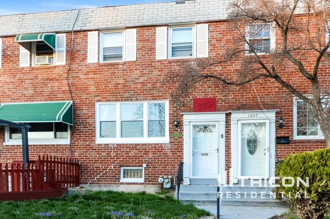 Building Photo - 1229 Tyler St