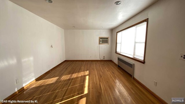 Foto del edificio - 2358 Linwood Ave