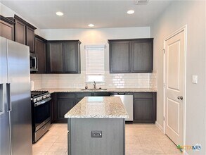 Building Photo - 137 Rustic Glen Dr