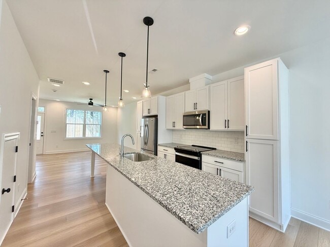 Building Photo - 4821 Gossamer Ln