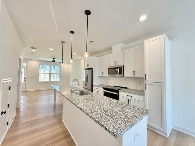 Foto del edificio - 4821 Gossamer Ln