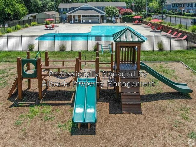 Foto del edificio - 219 Rippling Stream Rd
