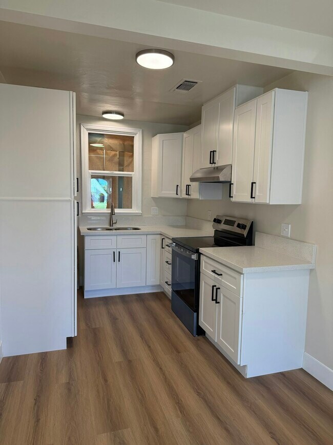 Foto del edificio - 261 N Sierra Vista Ave