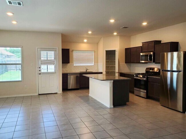 Foto del edificio - 21612 Windmill Ranch Ave