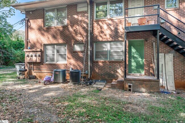 Building Photo - 705 Ravenel St