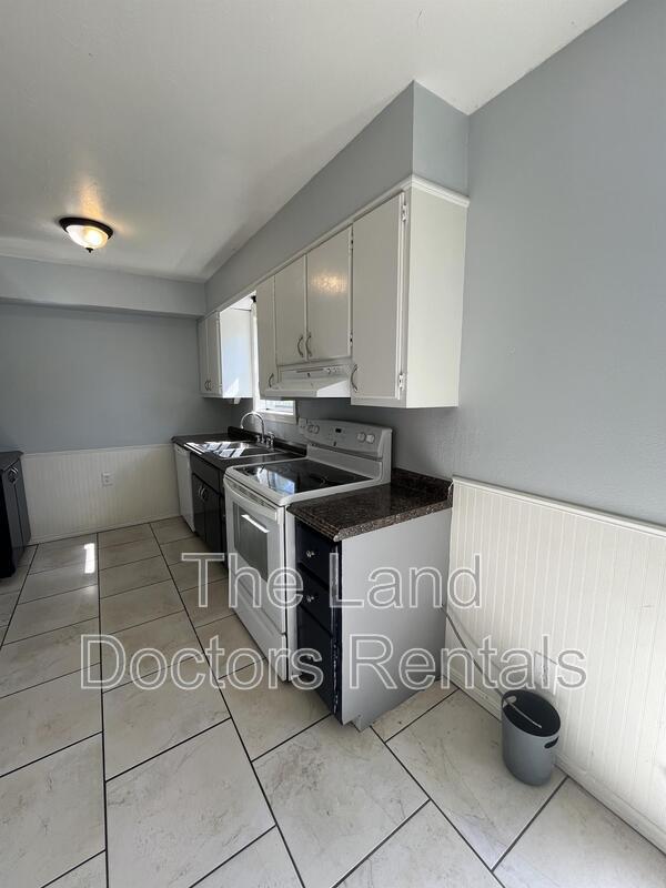 Building Photo - 808 N Wolfe Ln